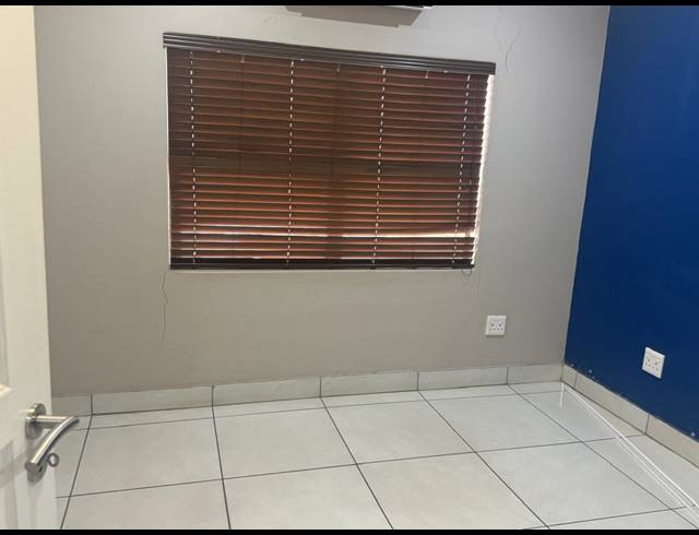 1,250M² BUSINESS TO LET IN MAPLETON
